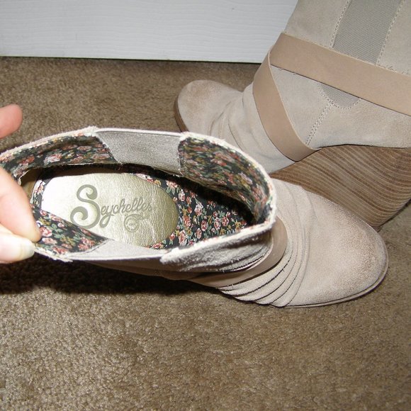 size 9 Seychelles Slip on Beige Wedge Booties - Picture 8 of 10